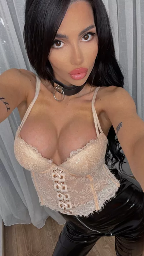 Leather pants look the best