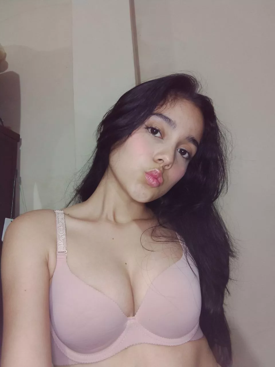 Love staring at you, I’m sure we would have fun