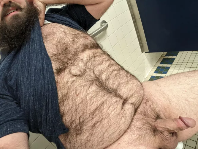 Man what a lame Monday... Wanna meet me in the work bathroom? 😏😈