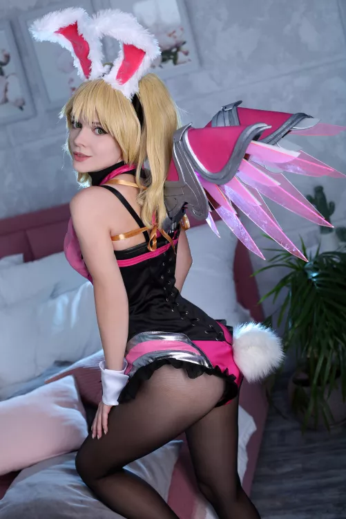Mercy cosplay by Evenink