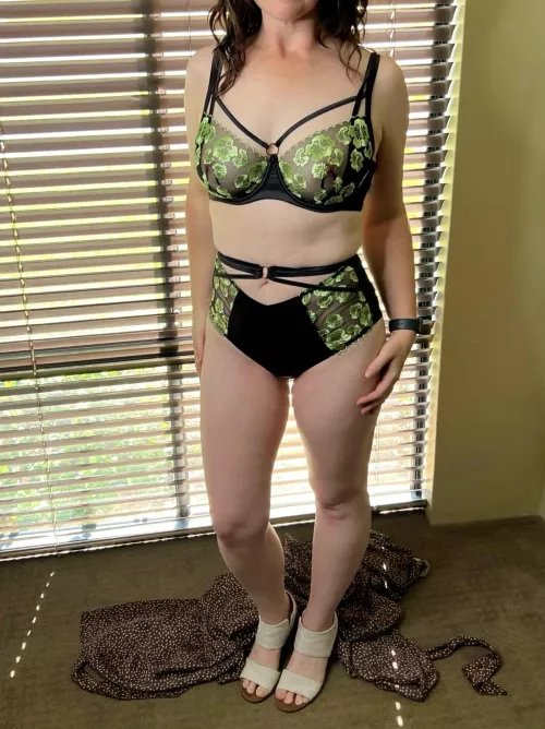 Mom bod after church today. 38F