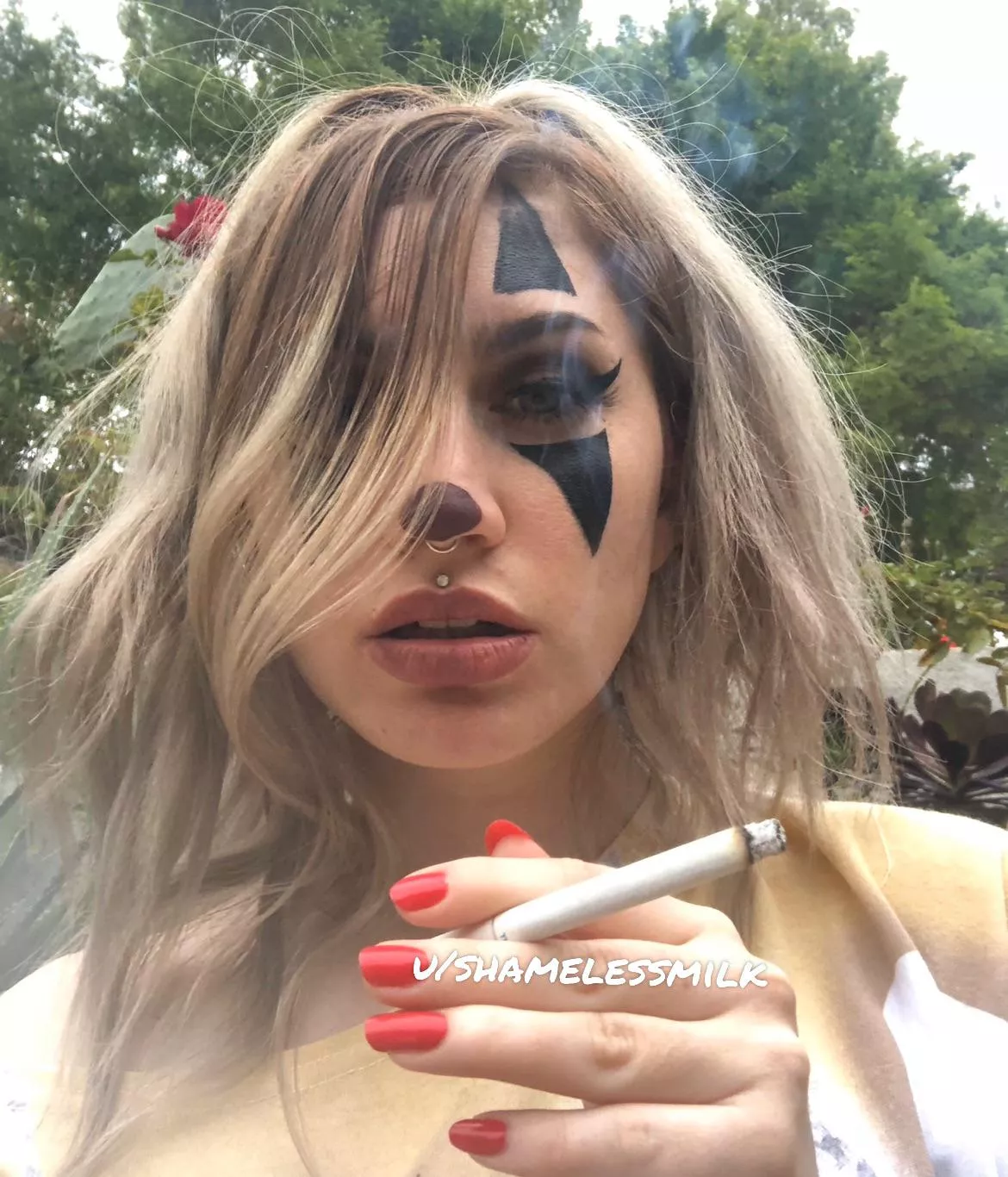 My birthday 3 years ago. Not much has changed. Still a fucked up clown. Craving a ciggie rn but it’s cold outside.