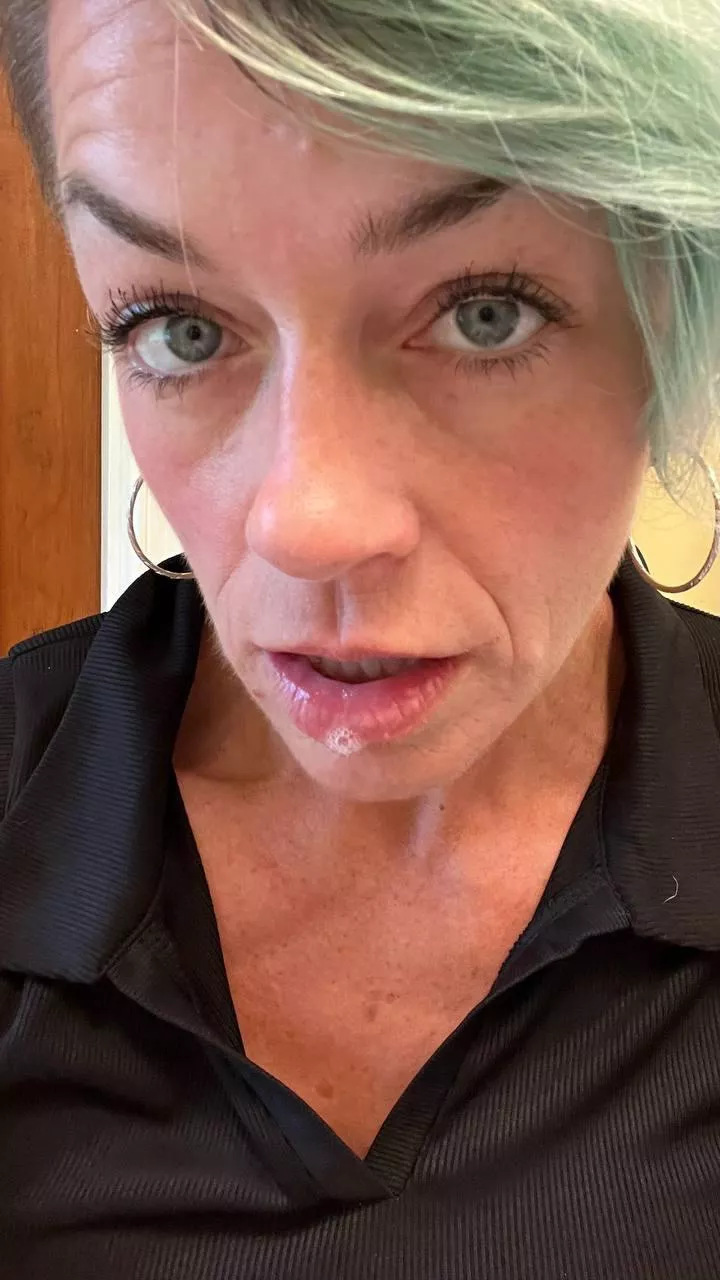 Need a new neon slut? 44F