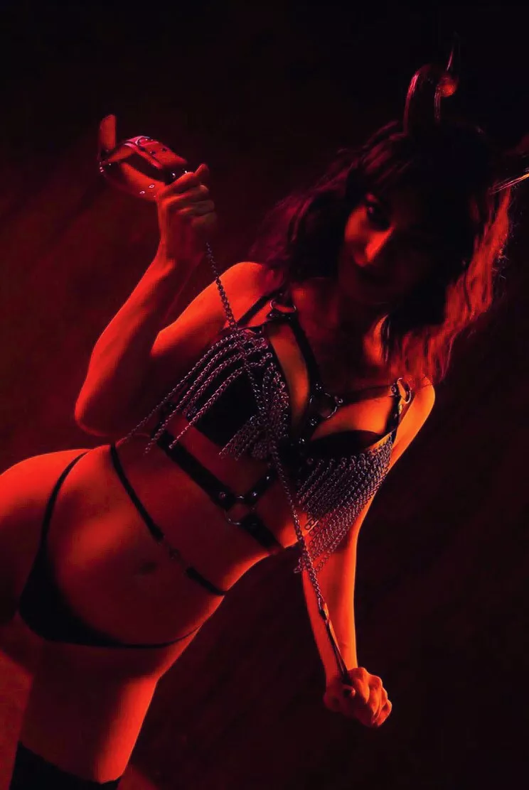 oh... here you are my new pet. On.your.knees. Now!