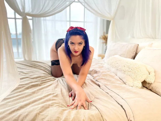 ONLINE https://chaturbate.com/amalyvill/