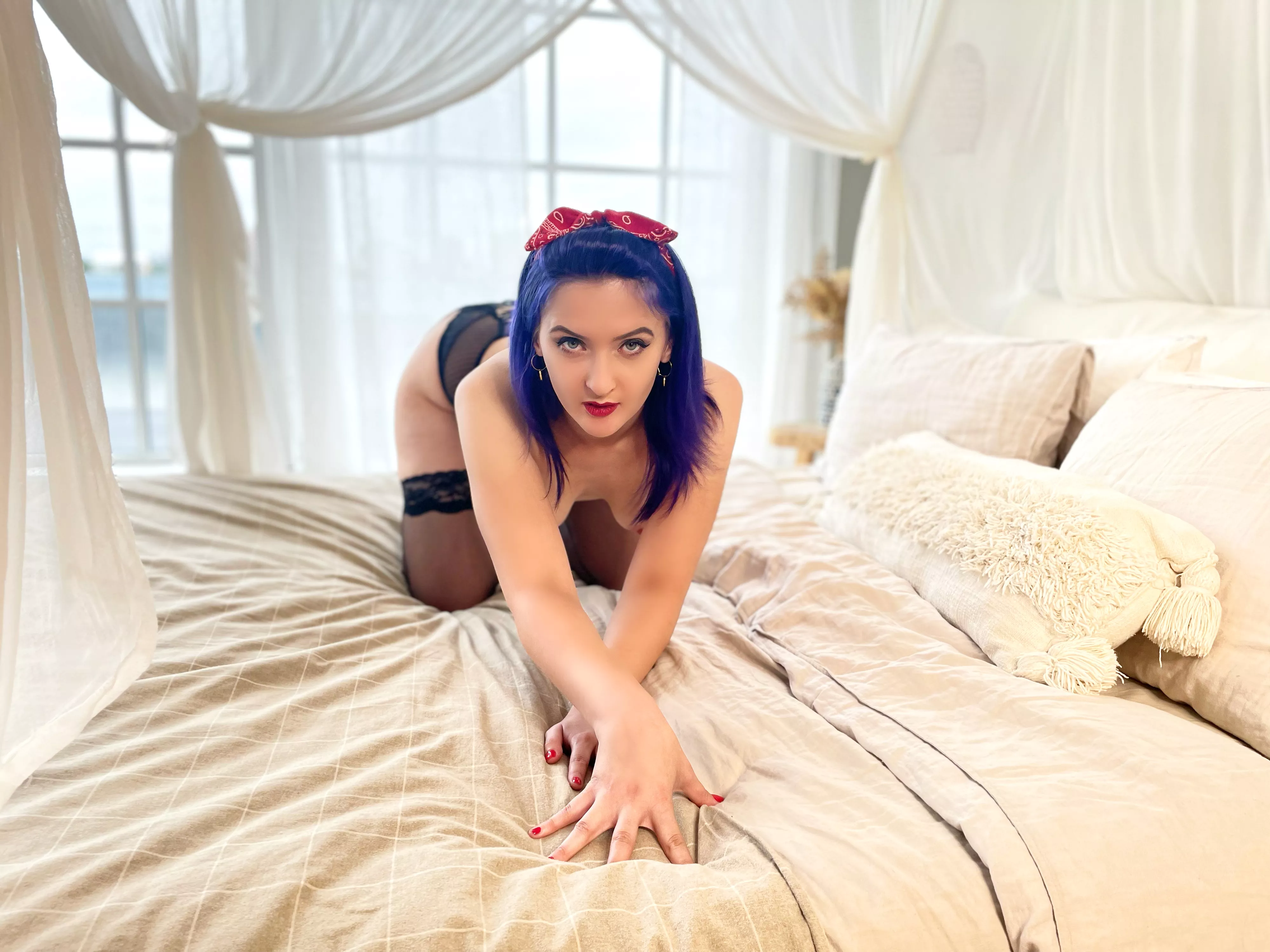 ONLINE https://chaturbate.com/amalyvill/