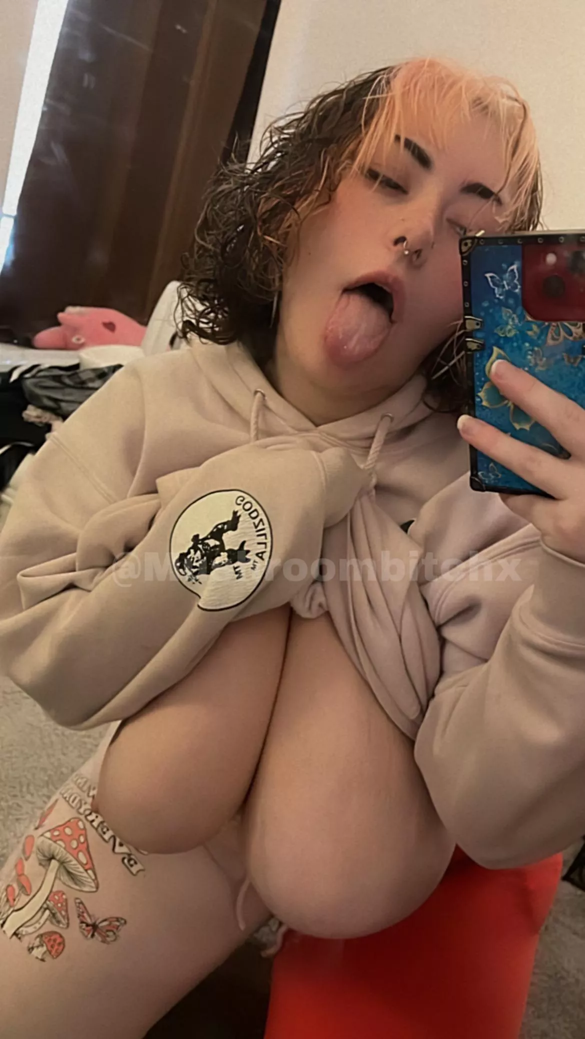 Pretty brunette here to fulfill your deepest desires!