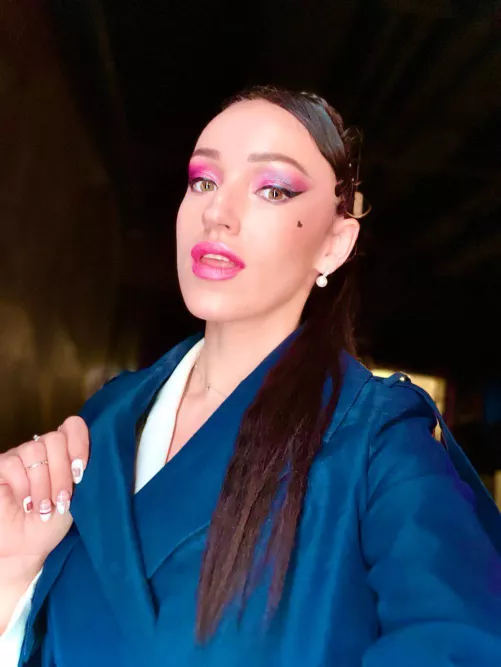 🌈 Ready to find someone who can bring color into my life, and paint a beautiful picture of love with their rainbow of emotions - want to be my colorful companion?