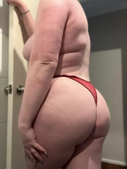 She thick? Oh she thick 😈