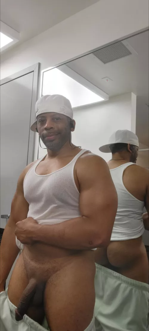 Want to throat all of me at the gym while grabbing those cheeks?