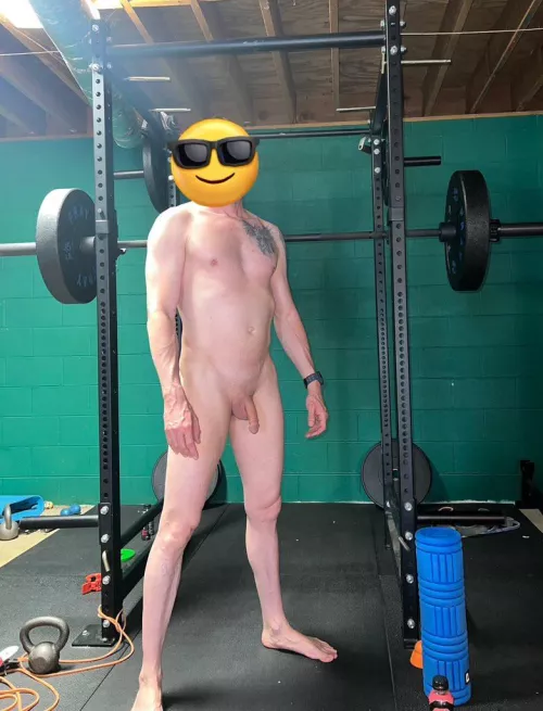 Who has a home gym and likes to workout naked (47)