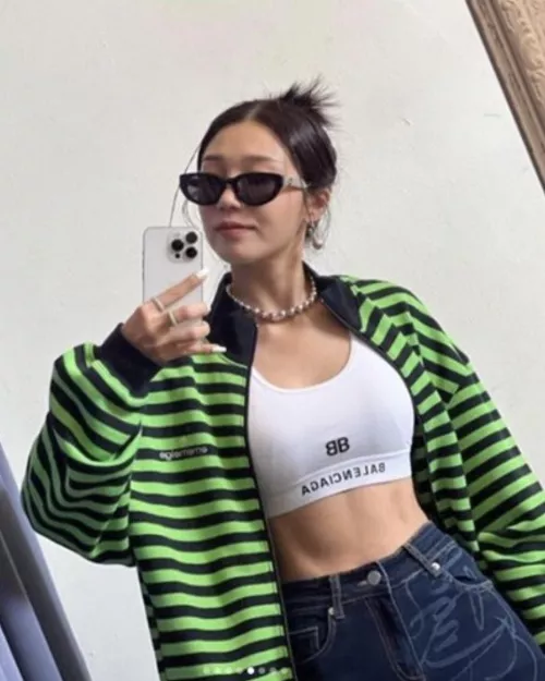 Apink Eunji’s tremendous abs