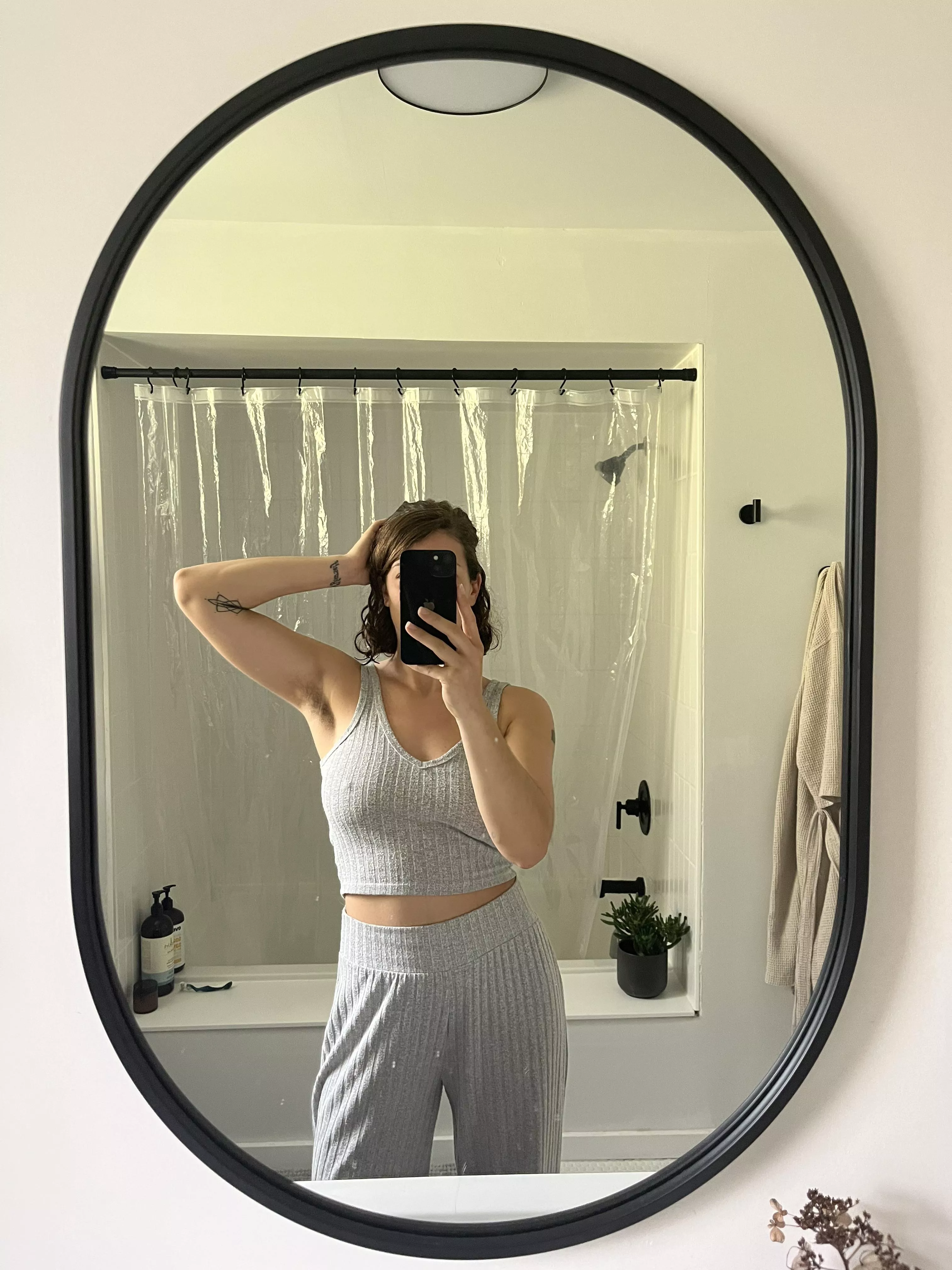 Bathroom selfie 💁🏻‍♀️ [f]