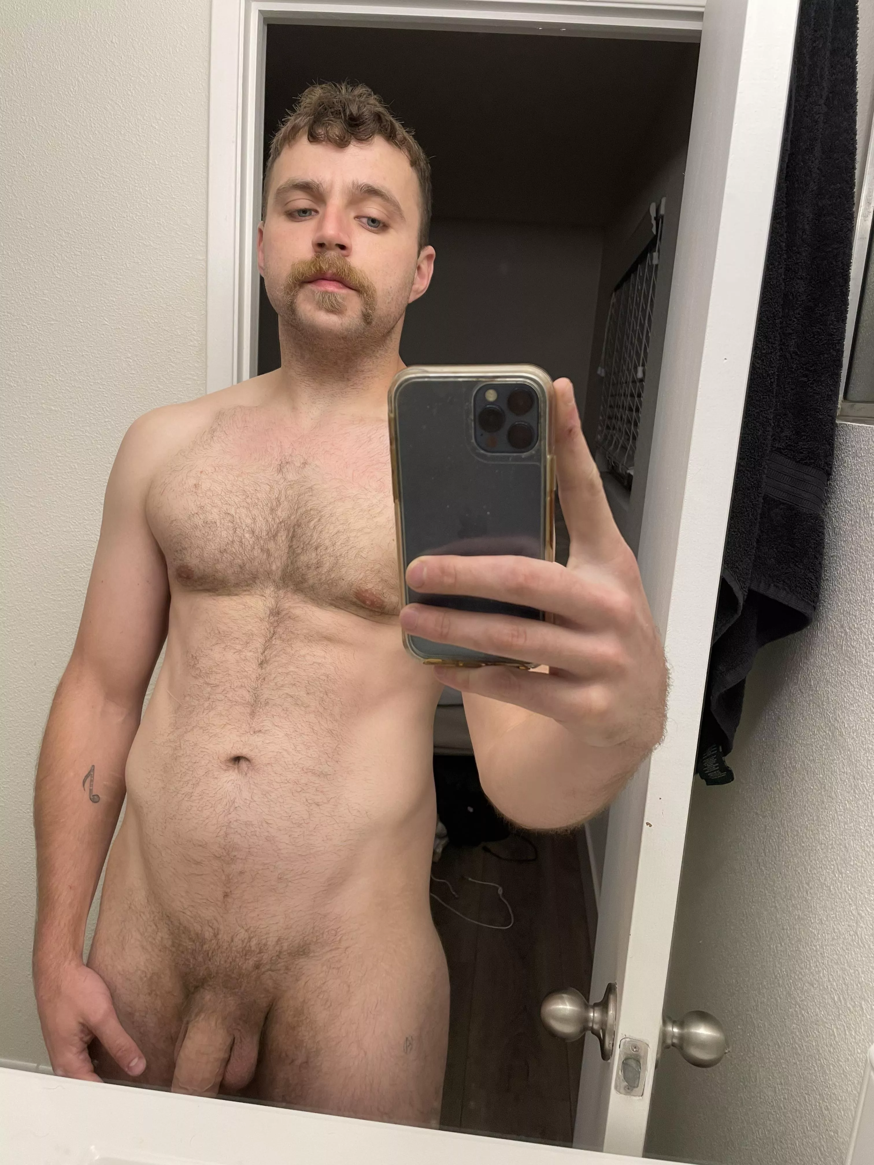 Come hop in the shower with me 🍌💦🚿