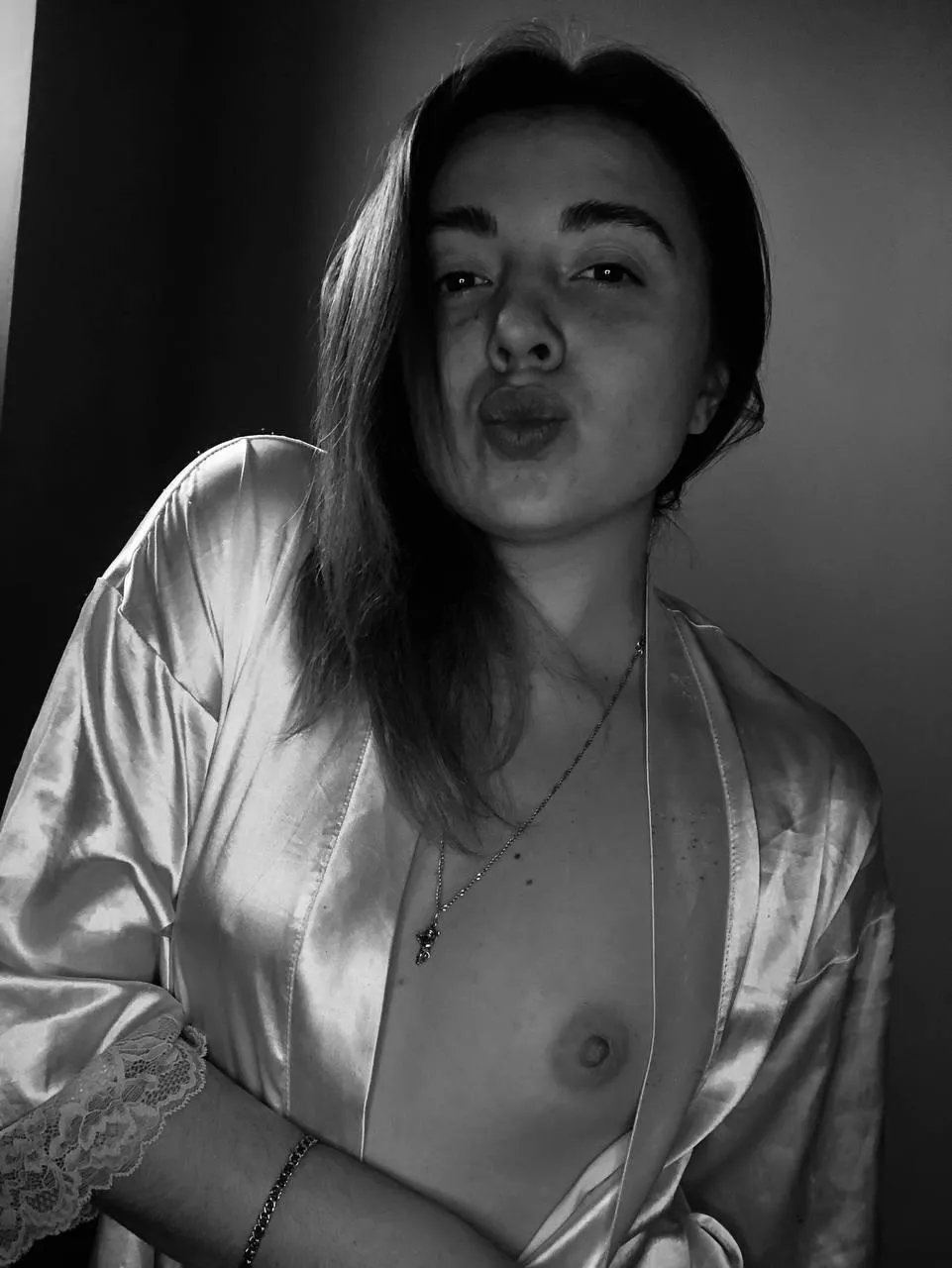 Do you want cute brunette in your bedroom?😍😍