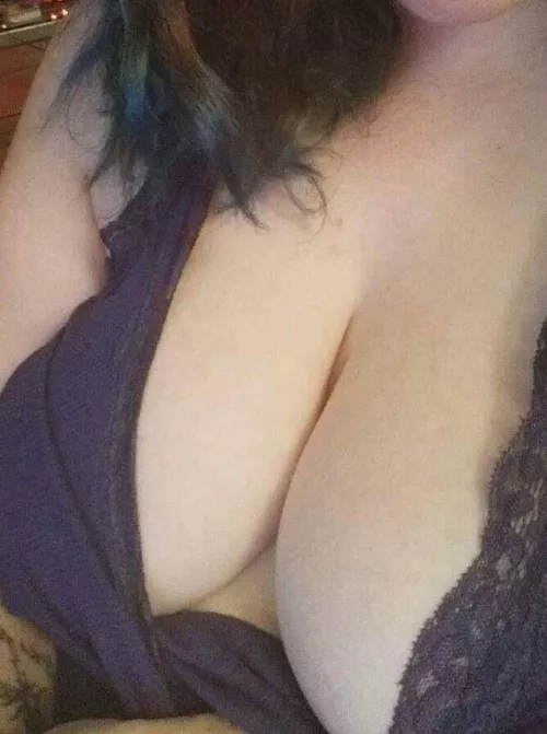 F19🥺CHUBBY TITTIES🥺