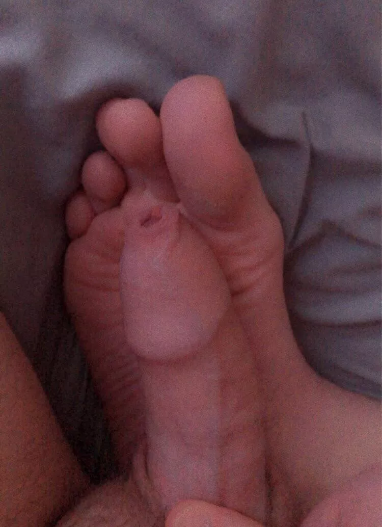 How do we feel about cock on feet ?? 🤭