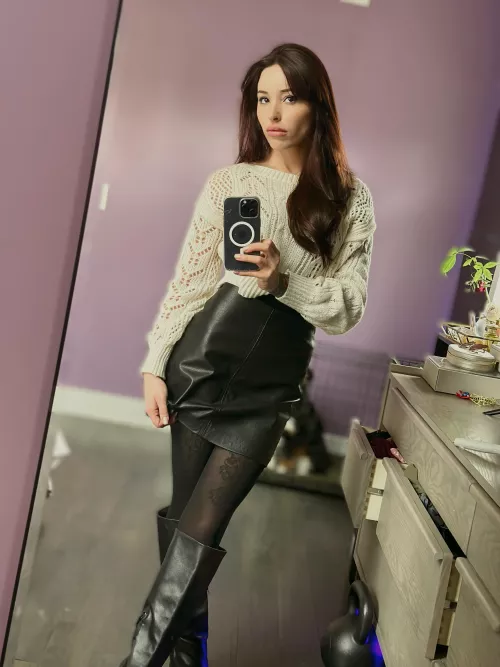 I like outfits like this, seemingly innocent with just enough leather to suggest otherwise