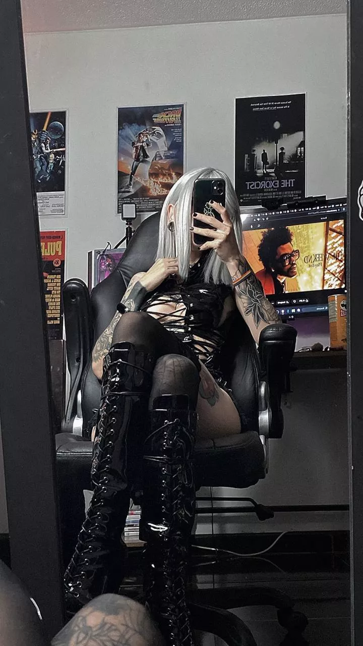 I need someone to humiliate, I'm in a bad mood [domme]