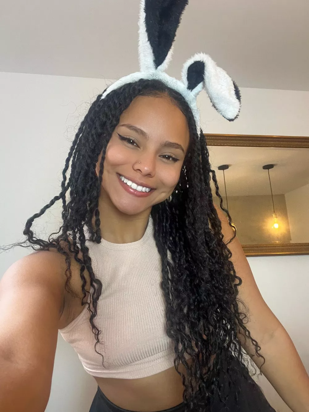 I'm a Latina bunny [f18]