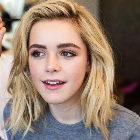 Kiernan Shipka has such a pretty face to fuck