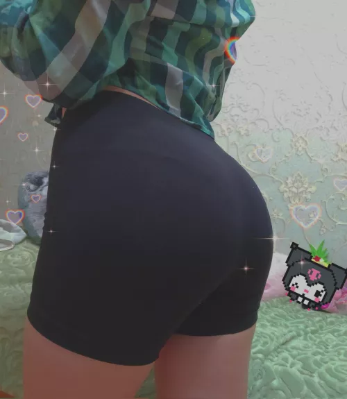 Leggings & a deep tail