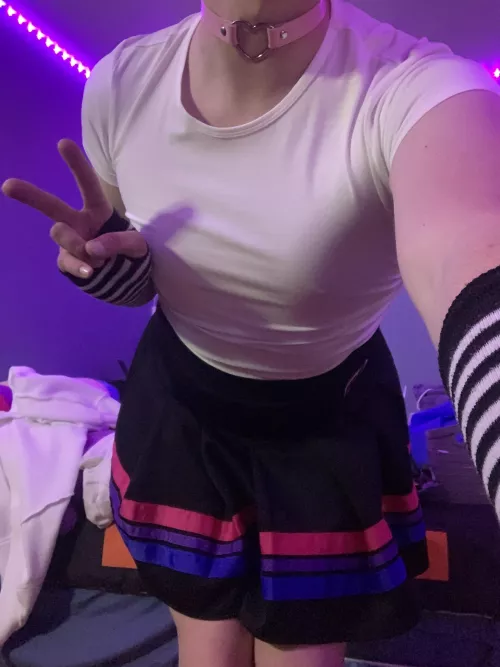 Low key obsessed with these tight white tops I just bought 😍 cute? Or nah