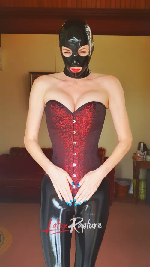My favourite corset and hood together. Now let's get dirty