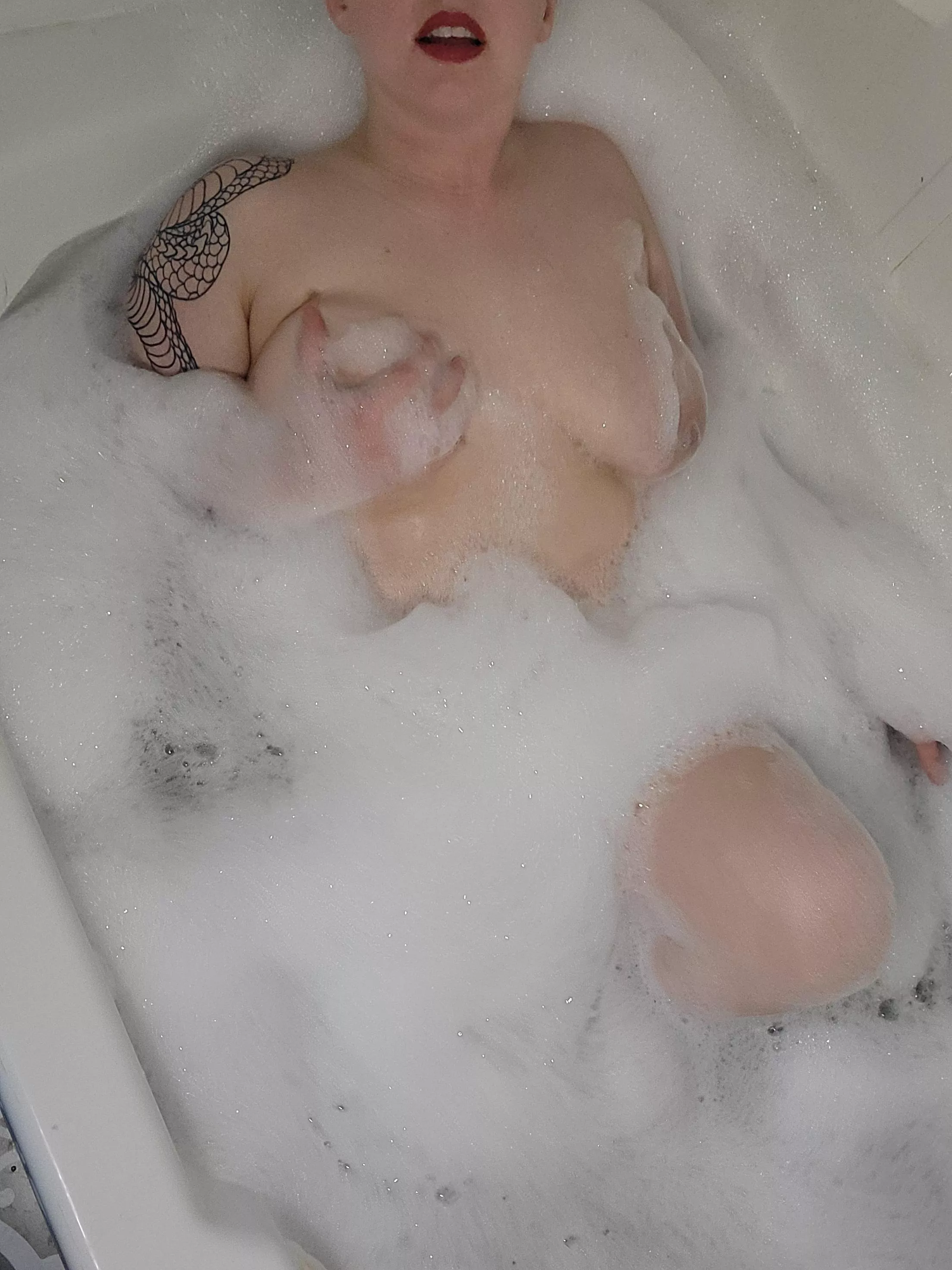 Need someone to get my back, any takers?😘