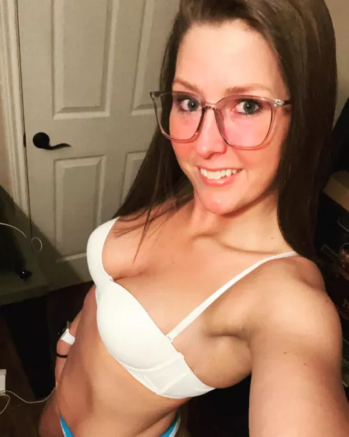 Nerdy girl is here for fun!