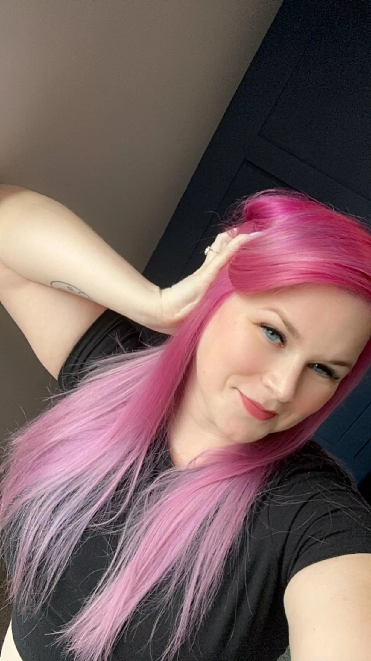 The pink 💕 really brings out my eyes 💙