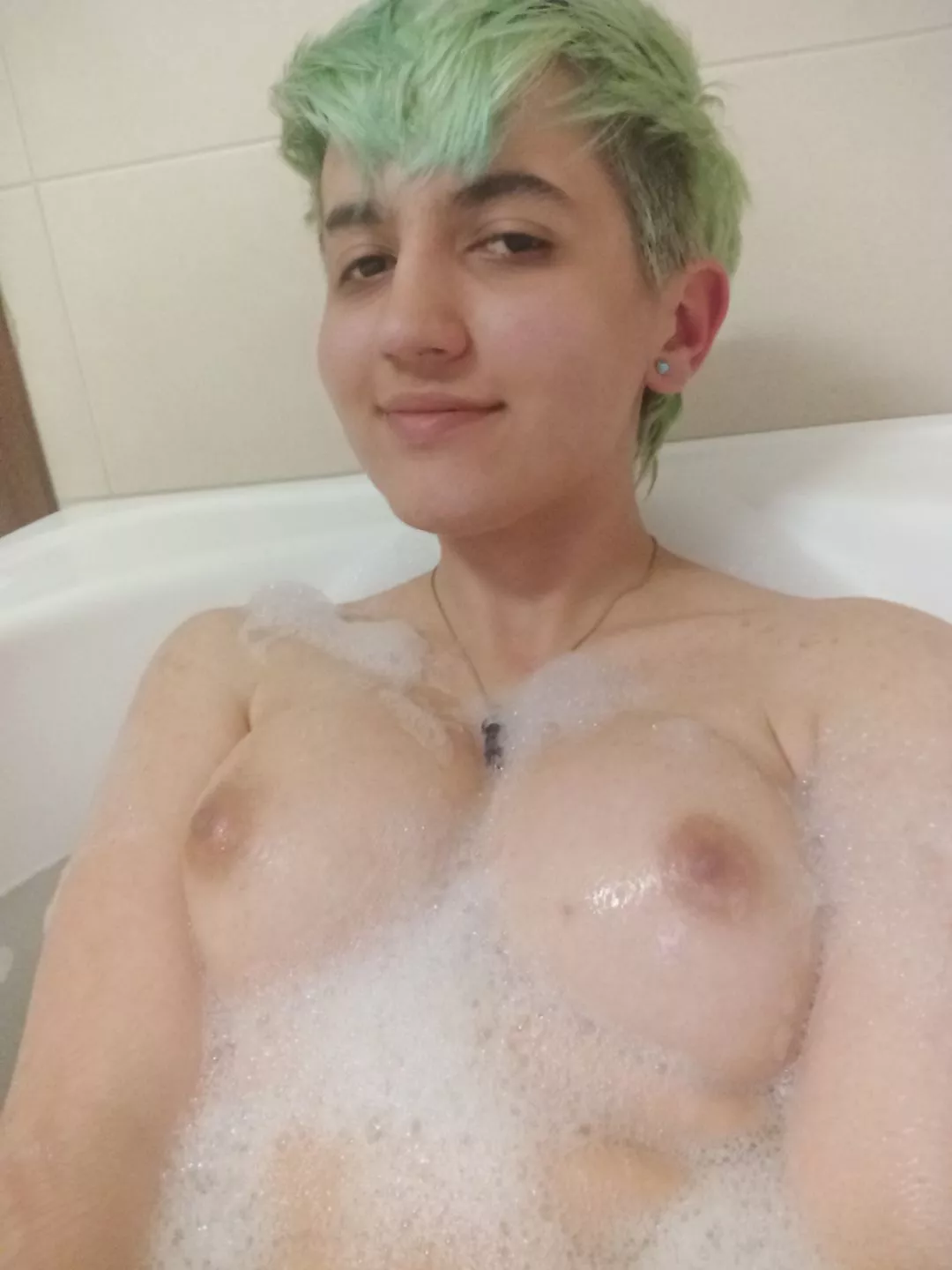 Wanna join me in the bath? 🥰