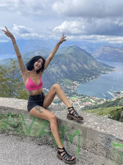 would like to spend an unforgettable holiday with me