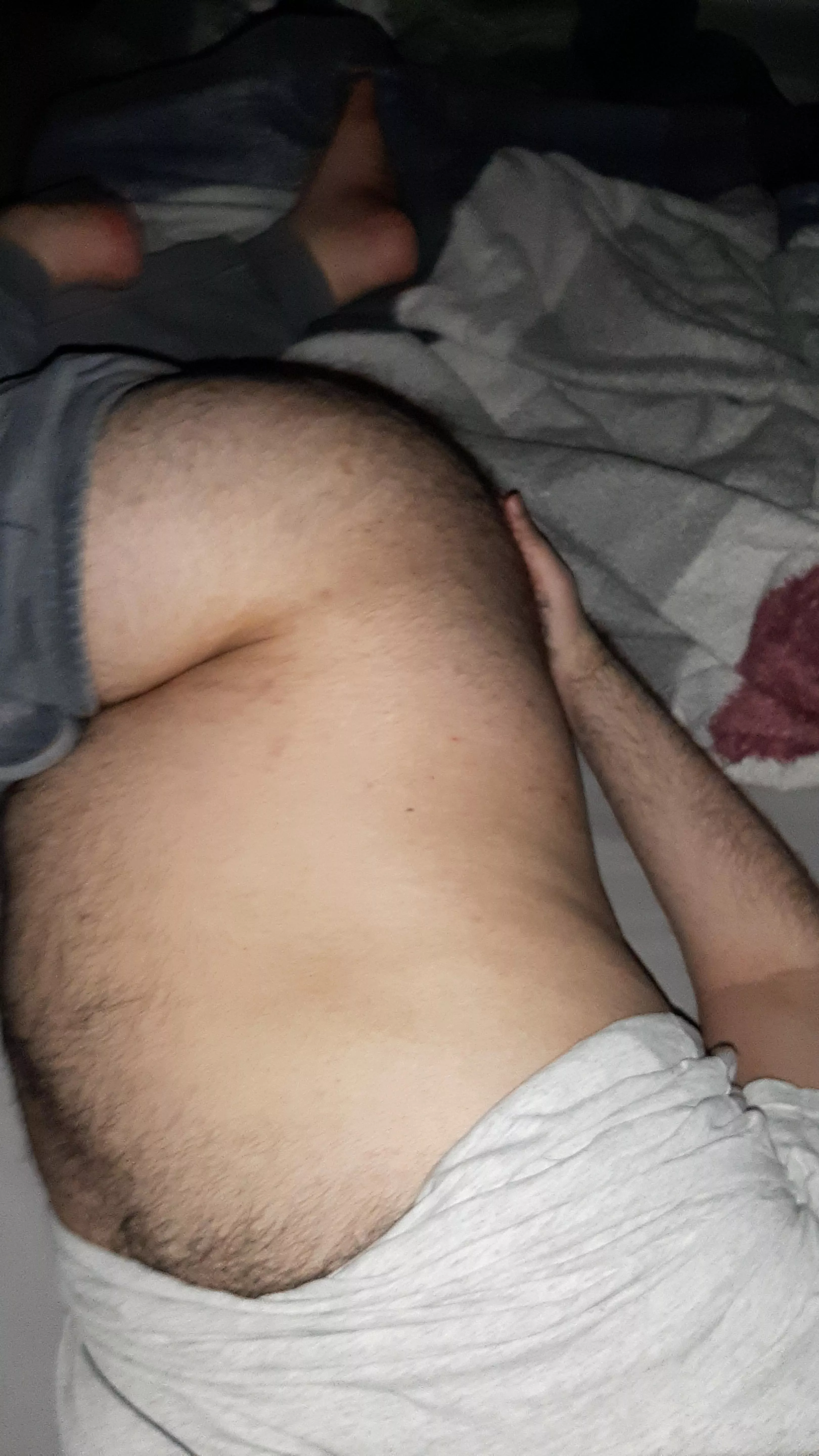 [19] my birthday is coming, if u want i let u eat the cake early