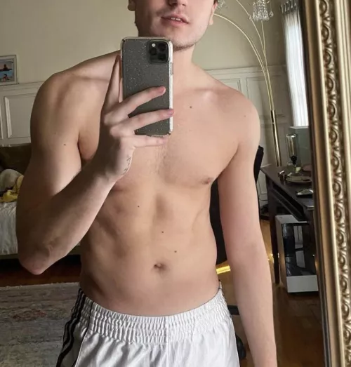 25 M frat bro looking for some fun. Snap @watergoh