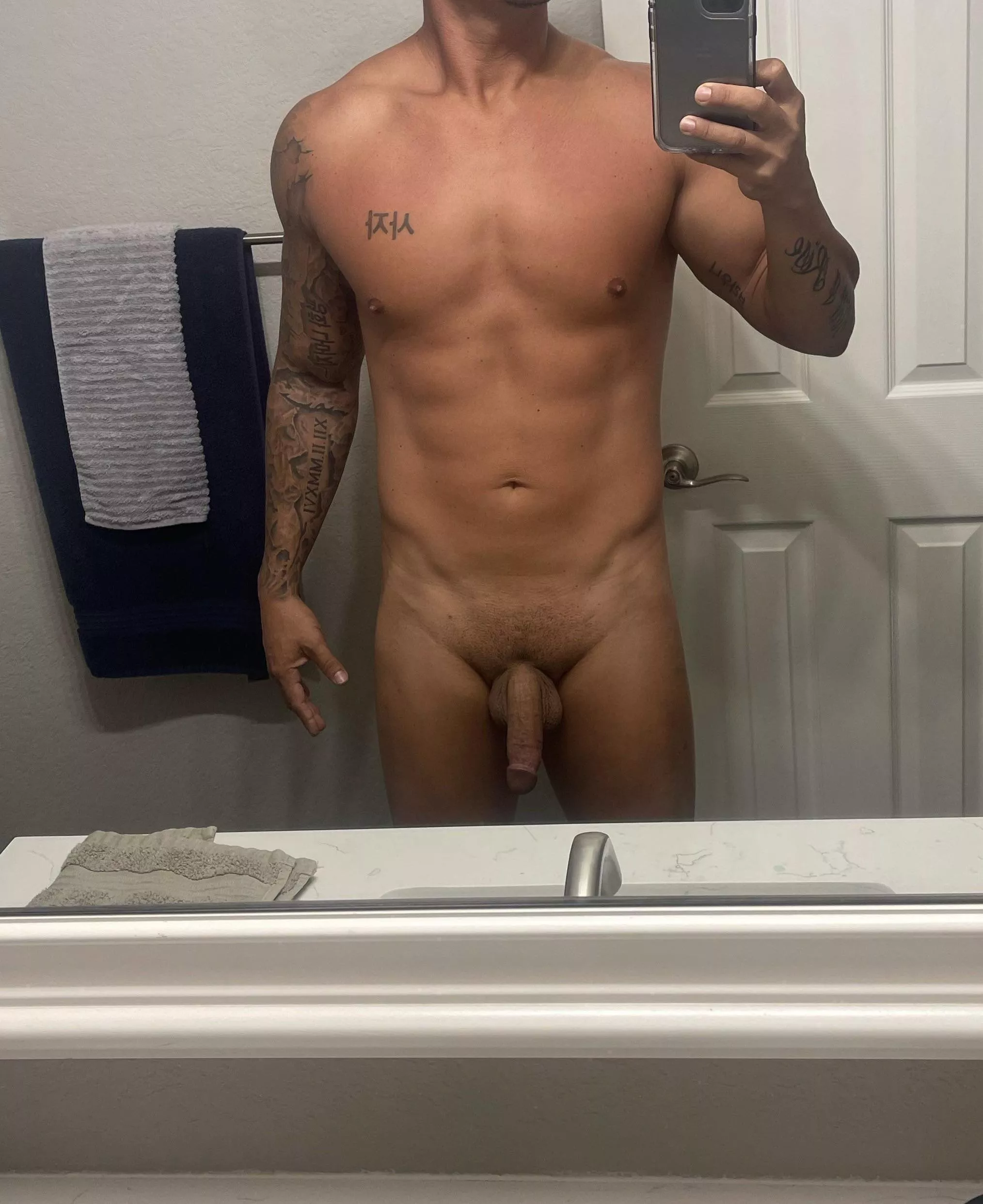 33M fit and fun for hotwives and couples