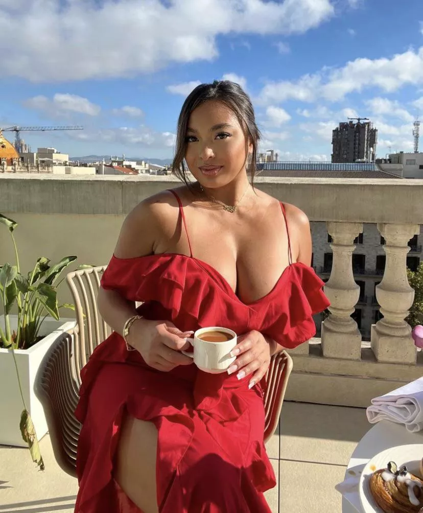 Coffee n cleavage