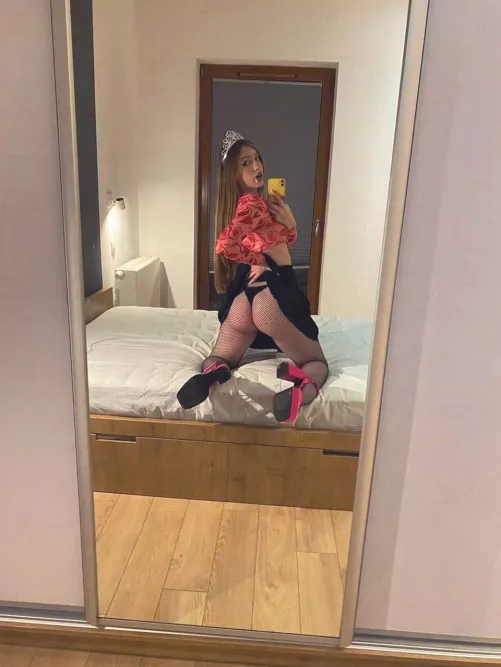 Come take a peek inside me