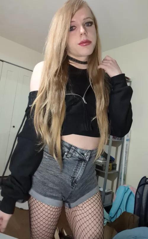 Do I look good in this outfit? 💜