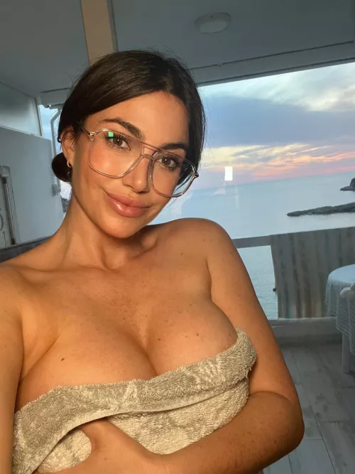 Do you like girls with glasses?