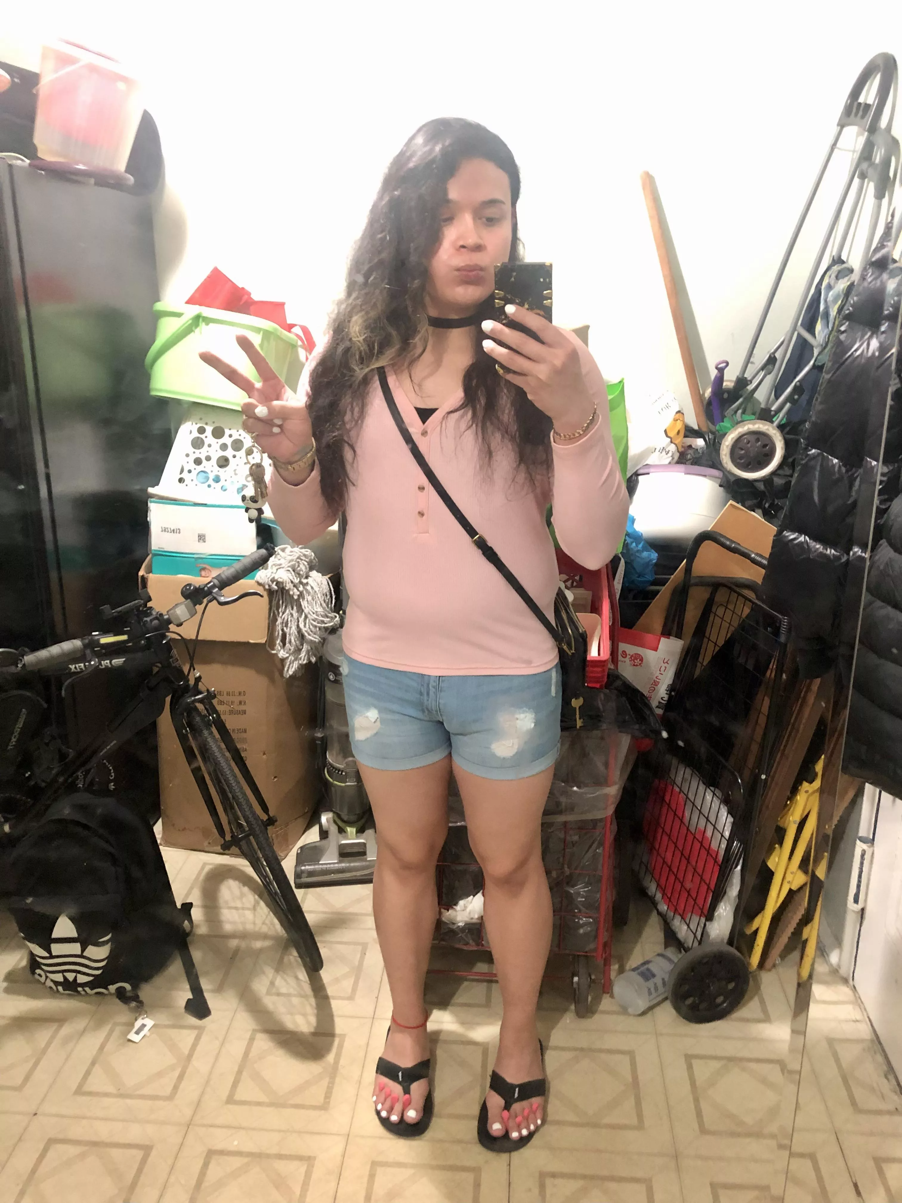 Do you see my little girl bulge? 🍆👸🏻👀