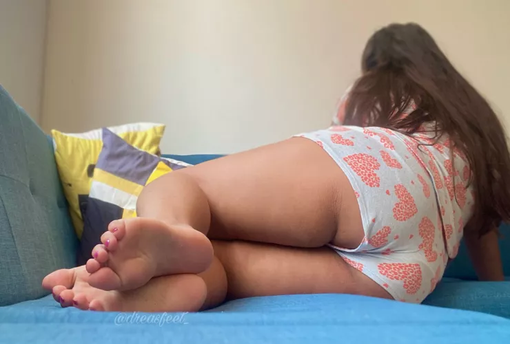 Happy hump Wednesday, I’m waiting on you to come worship my soles, what’s taking you so long?😉