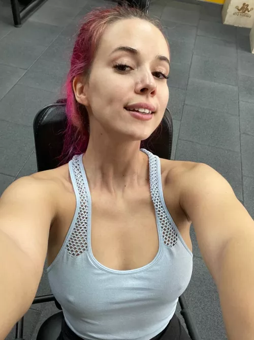 I see you like my pics from gym ;) so here's more for you