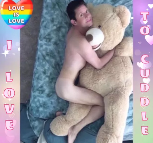 I super love 💕 to cuddle and make out 💋 with men! My little clitty just drips 💦 with excitement and anticipation of what’s about to happen next! 💕