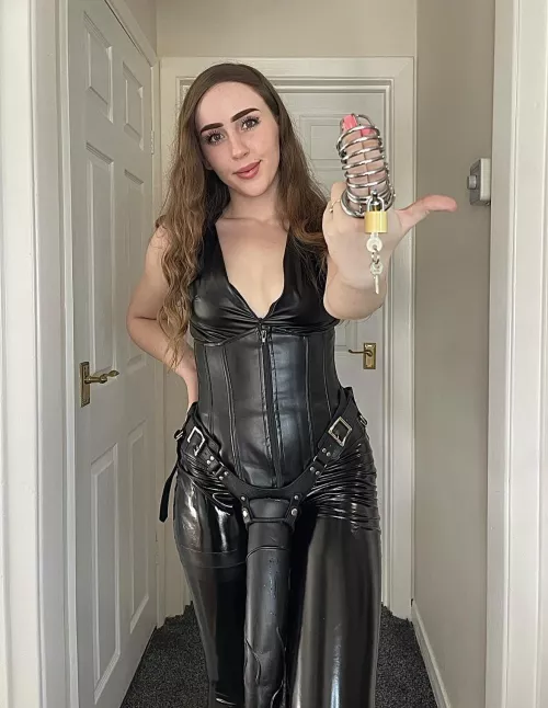 I wanna see you locked up and leaking..😈