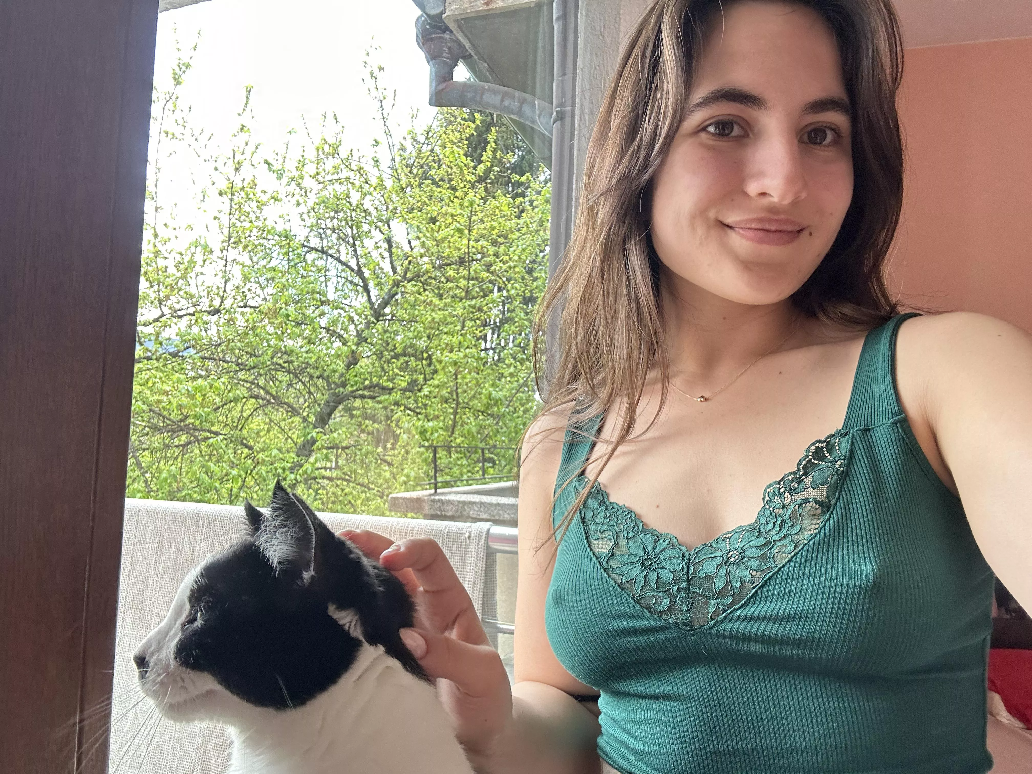 Just me hanging out with my cat ☺️