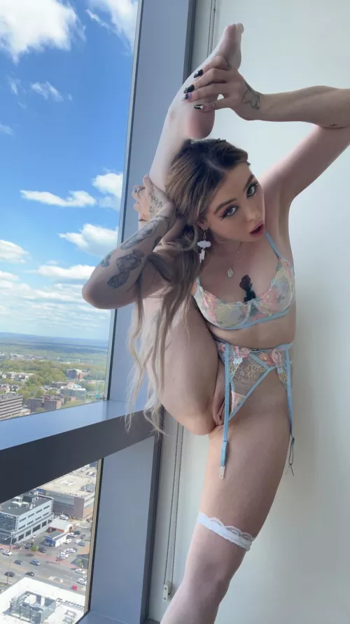 just your daily dose of flexible pussy!