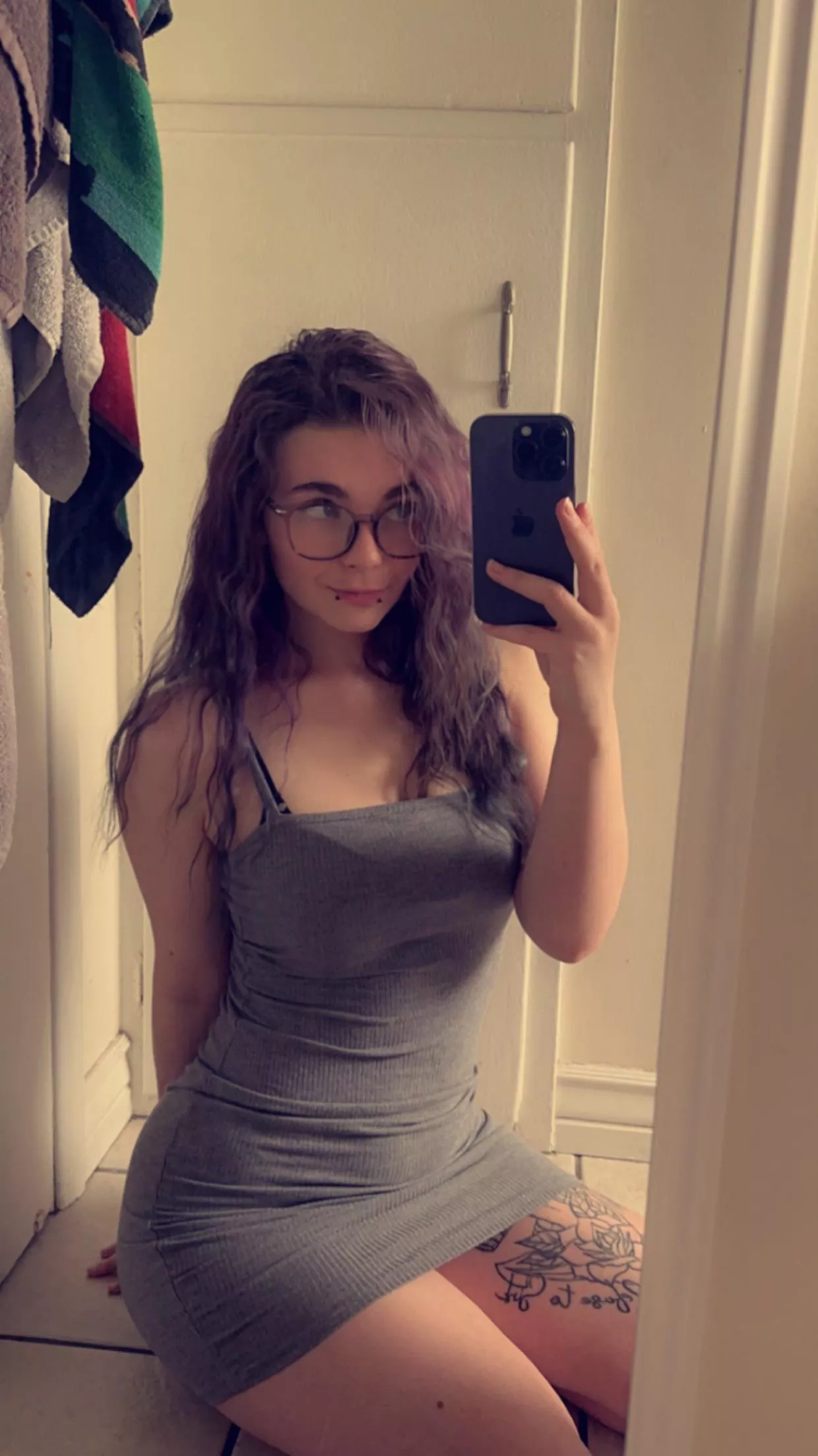 Let this curvy emo girl sit on your face? 🥵