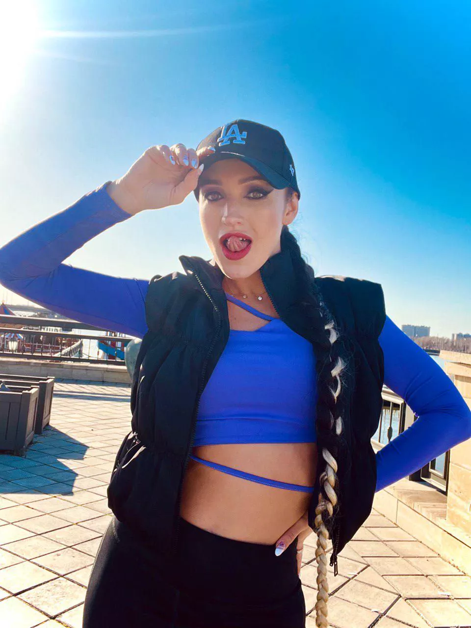 😘 Let's make some sparks fly. Seeking someone who can create sparks and chemistry with me and keep things exciting.