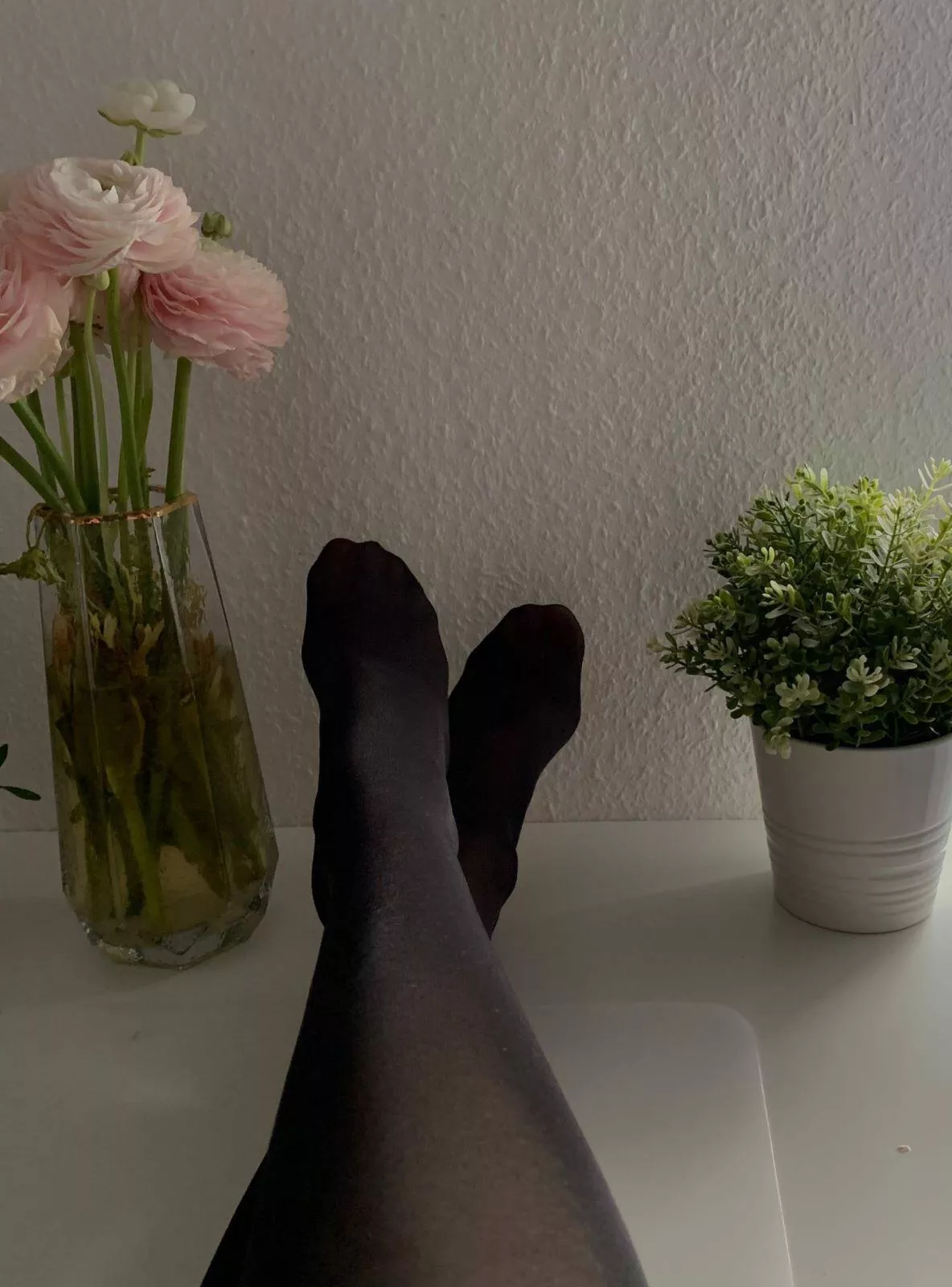 My boss gave me a raise after I put my feets on his desk like this